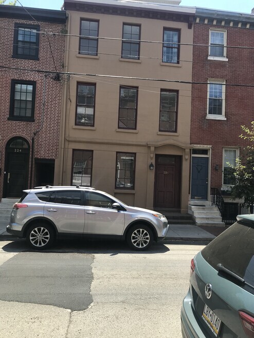 Building Photo - 226 Catharine St Unit 1F