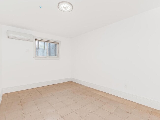 Photo - 661 Sagamore St