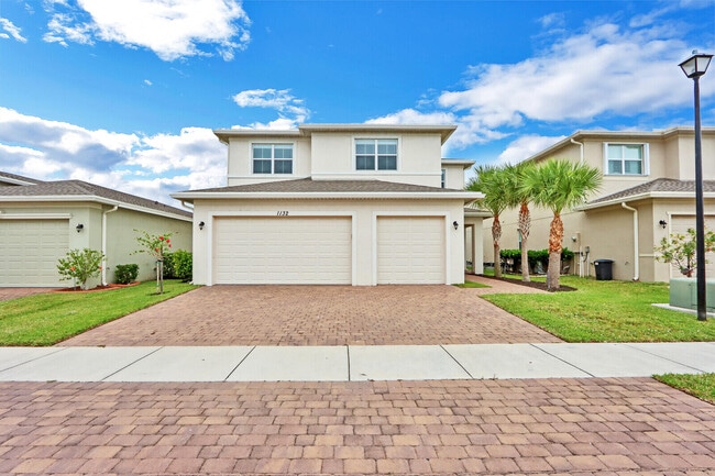 Building Photo - 1132 NW Demedici Rd Rental