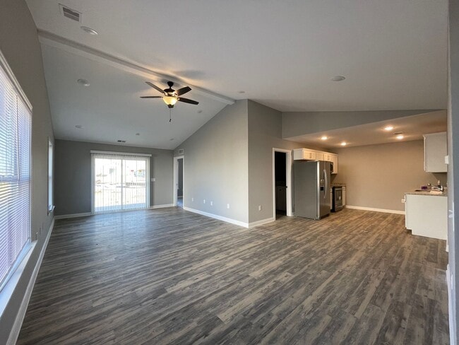 Building Photo - 121/123 Tucker Ln Unit 123 Tucker Ln Rental