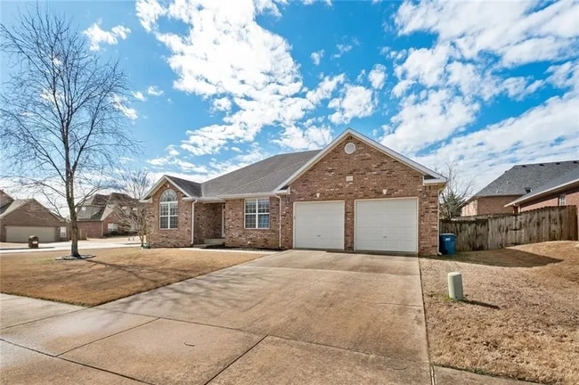 Photo - 3804 SW Kestrel Dr