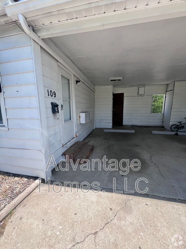 Building Photo - 1015 N Scott Ave Unit building 5 Back Rental