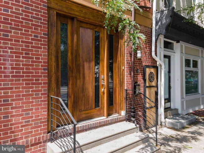 309 E Girard Ave