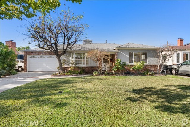 Building Photo - 351 S Parish Pl Rental