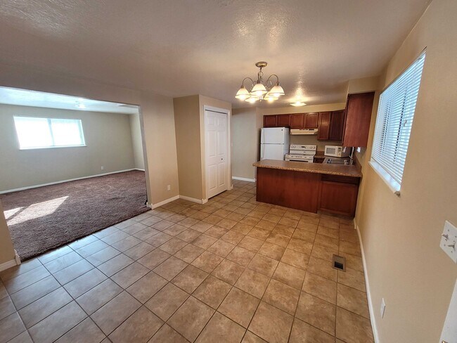 Photo - 125 W 1100 N