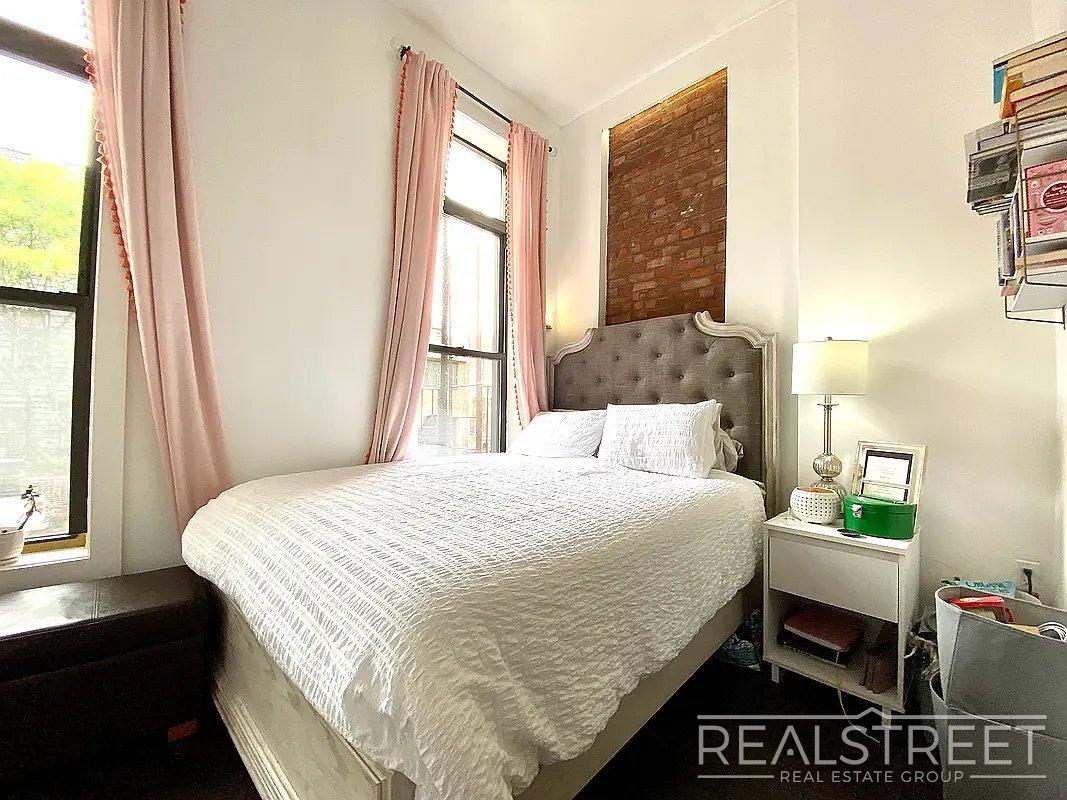 Photo - BEAUTIFUL 1 BEDROOM AMAZING LOCATION, Near the L. Unit 3A