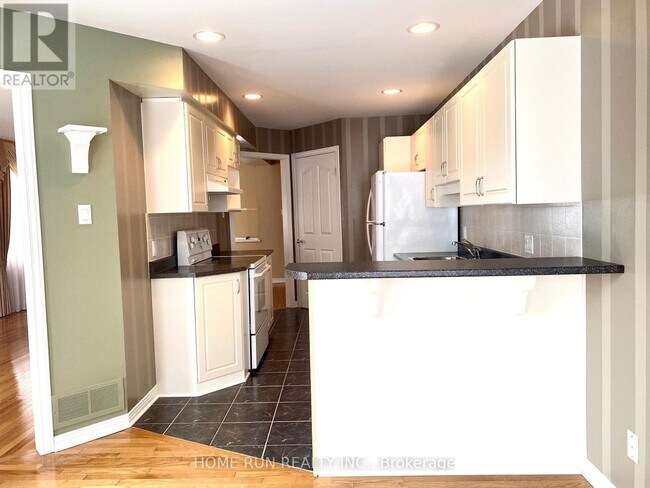 Photo - 684 Wild Shore Cres