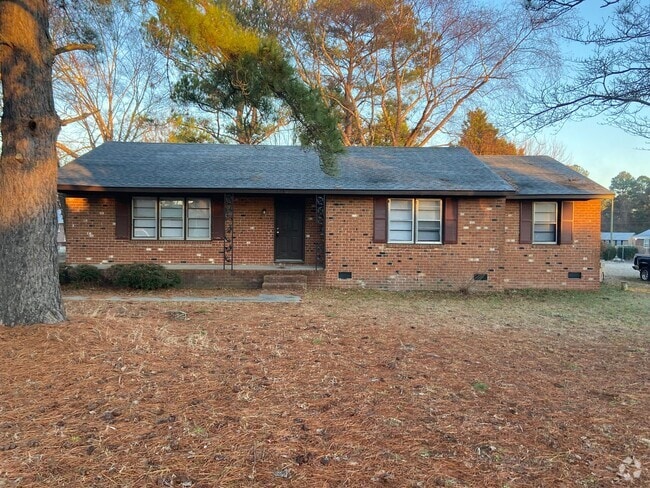 Building Photo - Three Bedroom Two Bath House for Rent