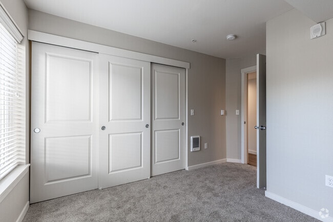 3BR, 2BA - 1168SF