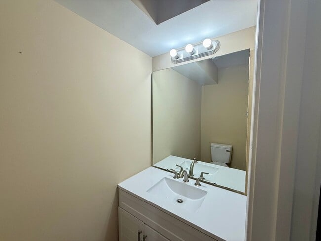 Photo - 461 Allison St NW