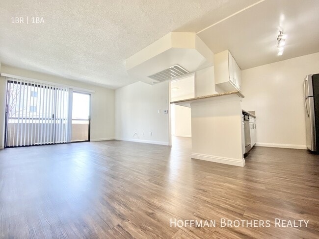 Photo - 1725 Grismer Ave Unidad 209