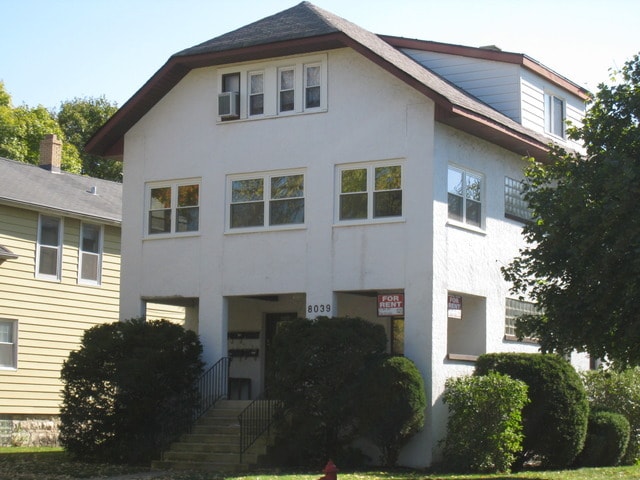 Exterior 2nd fl - 8039 White Ave Unit #2
