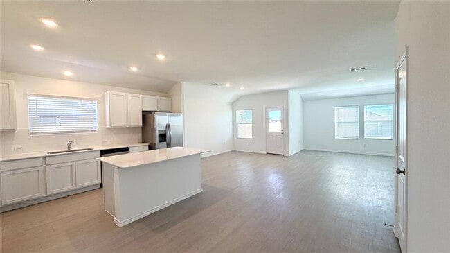 Photo - 205 Corniche Cir