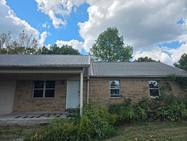 Building Photo - 721 N James St