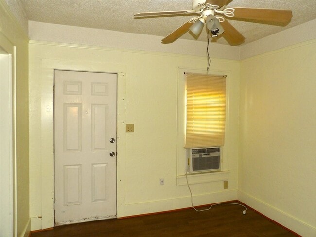 Photo - 302 SW Park Ave