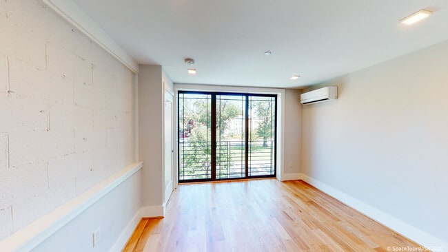 Building Photo - 1311 Pennsylvania Ave SE Unit 2A