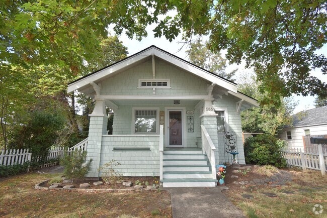 Building Photo - Beautiful Unique Home in Downtown Lebanon!