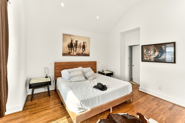 Building Photo - 5227 Nett St