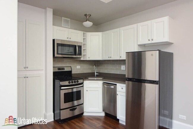 Photo - 823 W Lakeside Pl Unit M04B