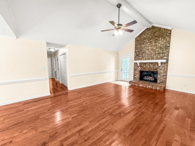 Building Photo - Beautiful 3-BR, 2-Bath home