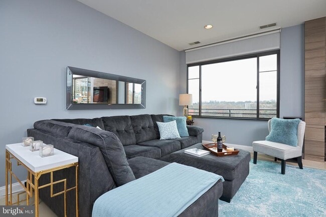 Photo - 1011 Arlington Blvd Unidad 1102