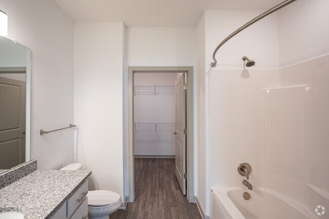 Oak- 1BR, 1BA