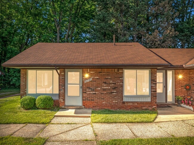 Masonic Estates - Masonic Estates Apartments