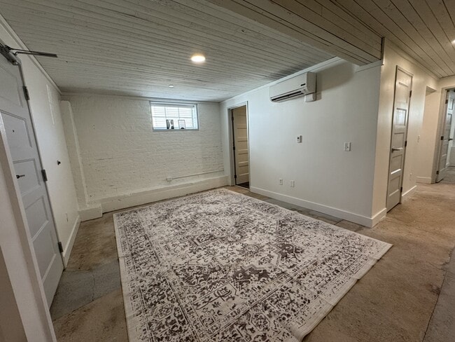 Photo - 315 W 38th St