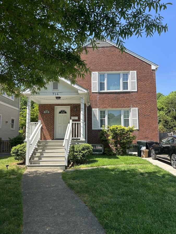 Photo - 716 N Jackson St Apartments Unit 2