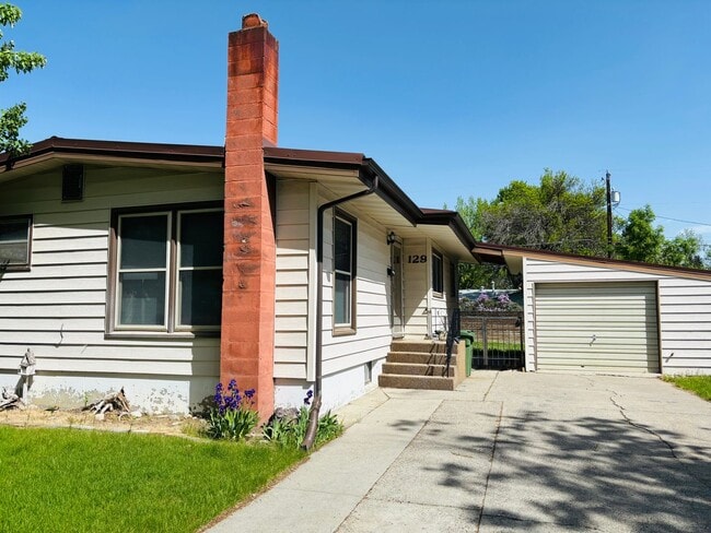 Building Photo - Dog Friendly 4 Bedroom - Billings West End