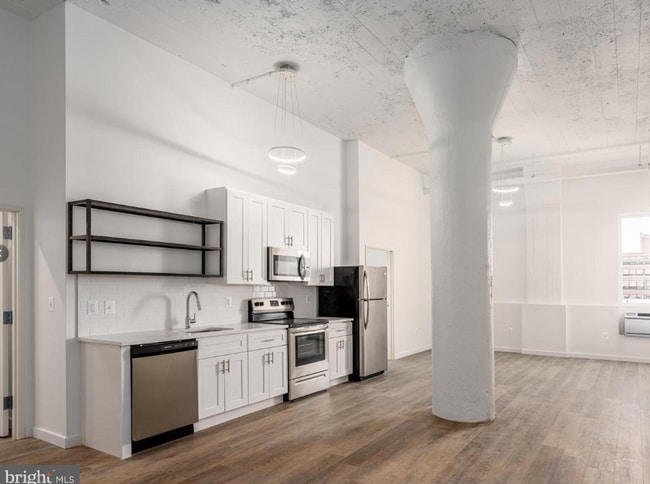 Building Photo - Brush Factory Lofts (LO)