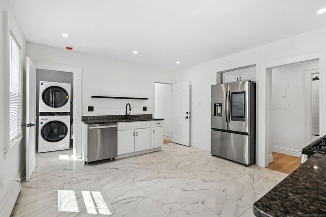 Building Photo - 65 Gem Ave Unit 1 Rental