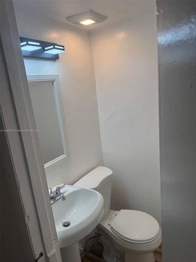 Photo - 1821 NE 168th St Unidad B-1