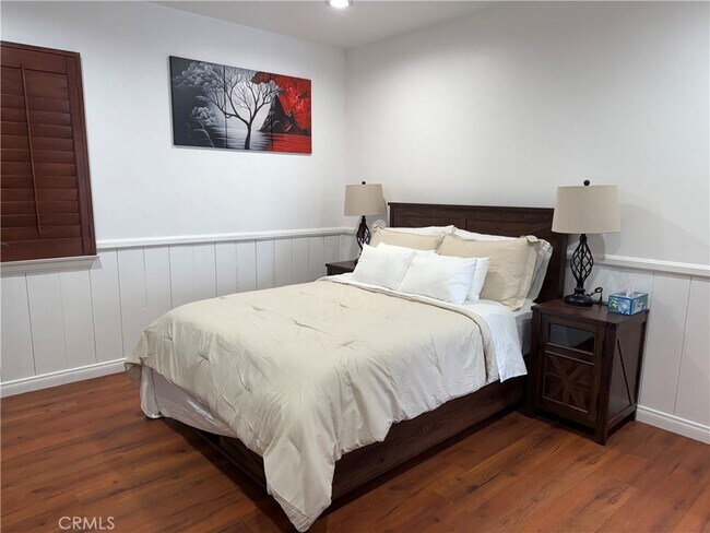 Building Photo - 7029 Bellaire Ave Unit B-B Rental