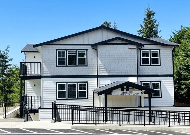 Building Photo - Newer Two Bedroom Apartment! Unit 304
