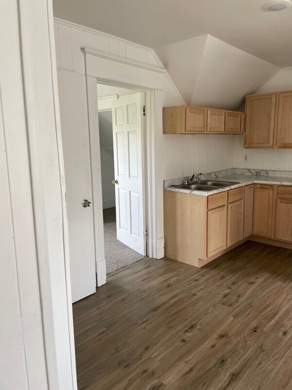 Building Photo - 535 10th Ave