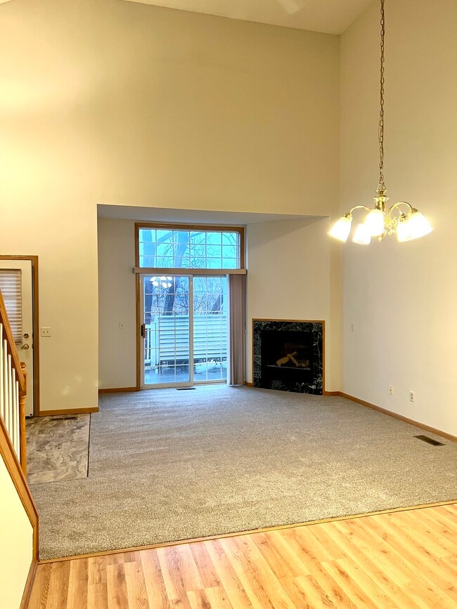 Photo - 475 Hickory Ln N