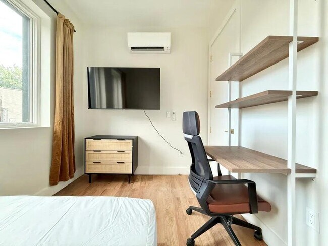 Nice room in a good neighborhood