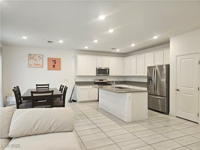 Photo - 8033 Adelaide Hls St