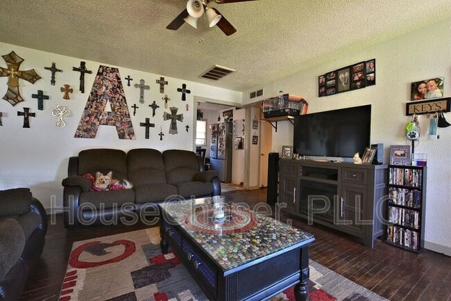 Photo - 5004 40th St