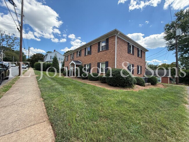 Photo - Newly Renovated 2 Bedroom Apartment in Wes... Unit 1230 Forsyth Street