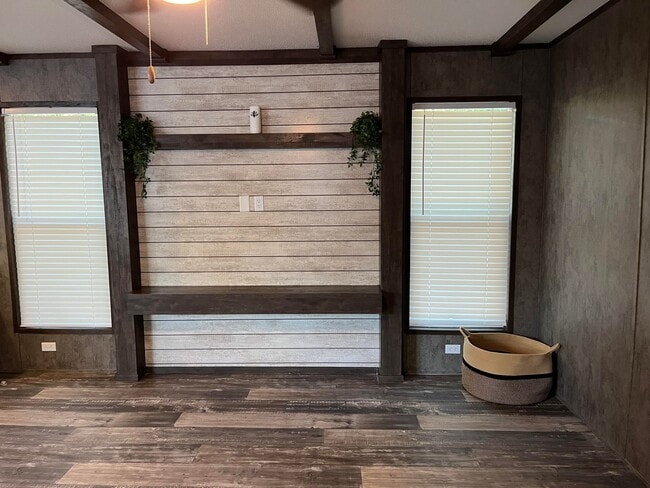 Photo - 111 Peggy St