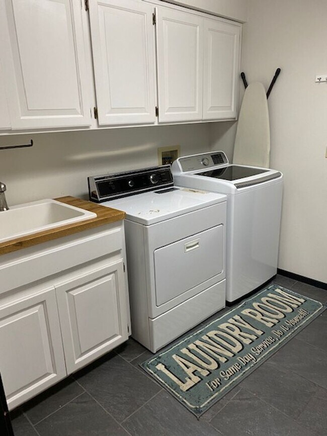 Adorable SE Bend home on Benham Rd House Rental in Bend, OR