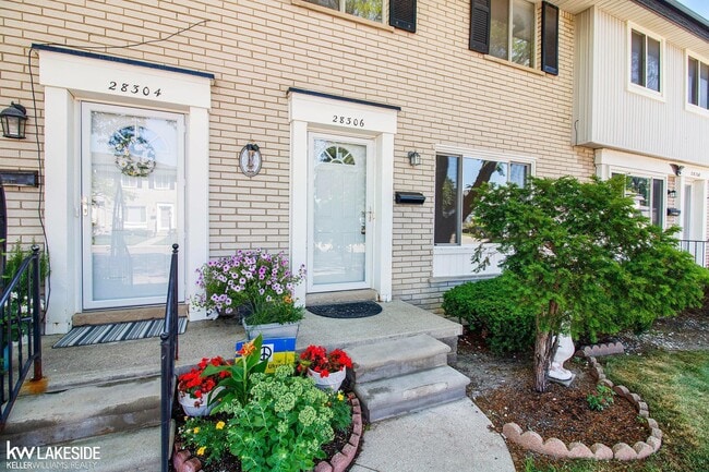 Photo - 28306 Universal Dr