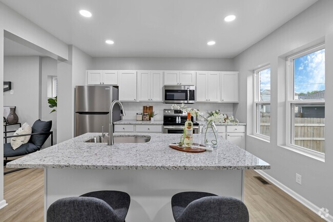 Gourmet, luxury granite countertops kitchen with stainless steel appliances - 185 N Harris Ave Rental