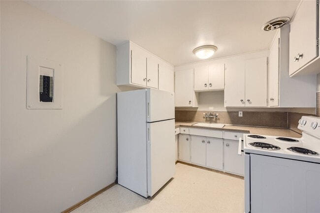 8257 Corliss