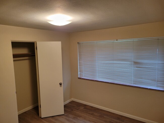 Photo - 15255 10th Ave SW