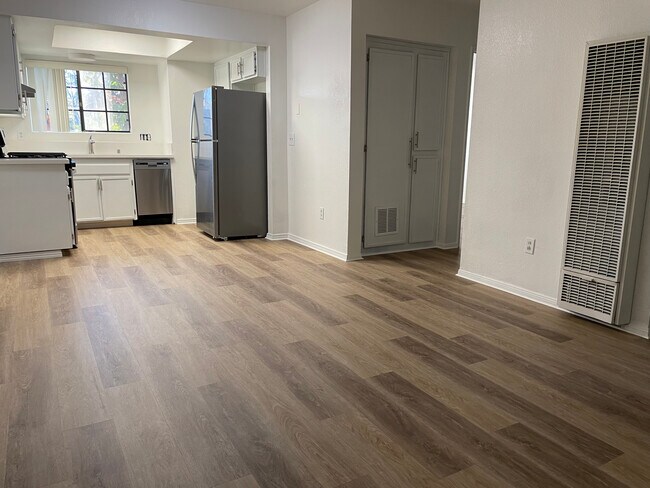 Brand new plank flooring - 9520 Campo Rd Unidad B3
