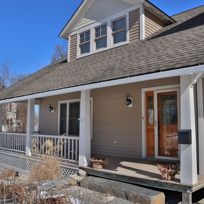 Building Photo - 192 Slater Ave Unit 192 Slater Ave