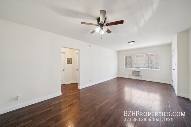 Building Photo - 5384 Romaine St Unit 2B Rental